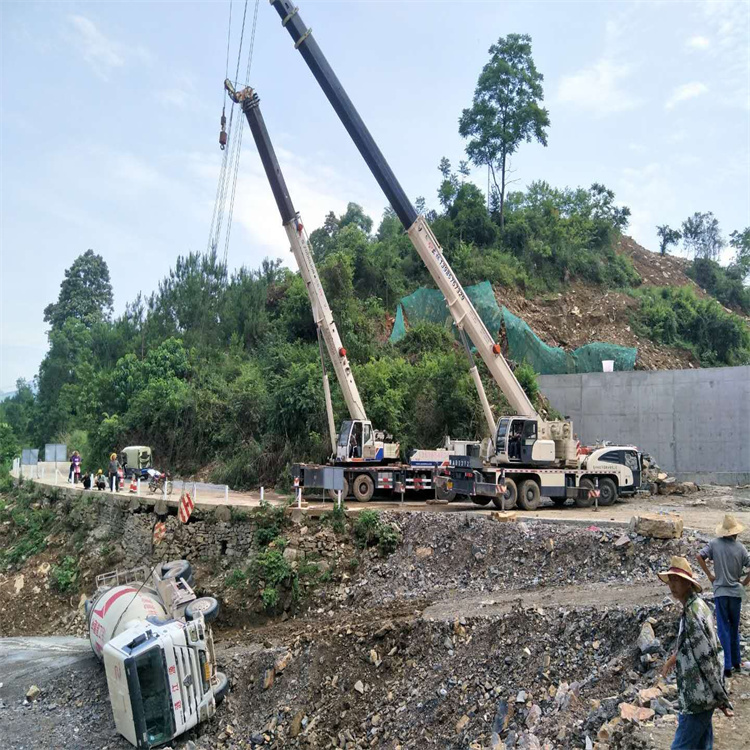 宣恩汽车掉沟里叫吊车救援要多少钱